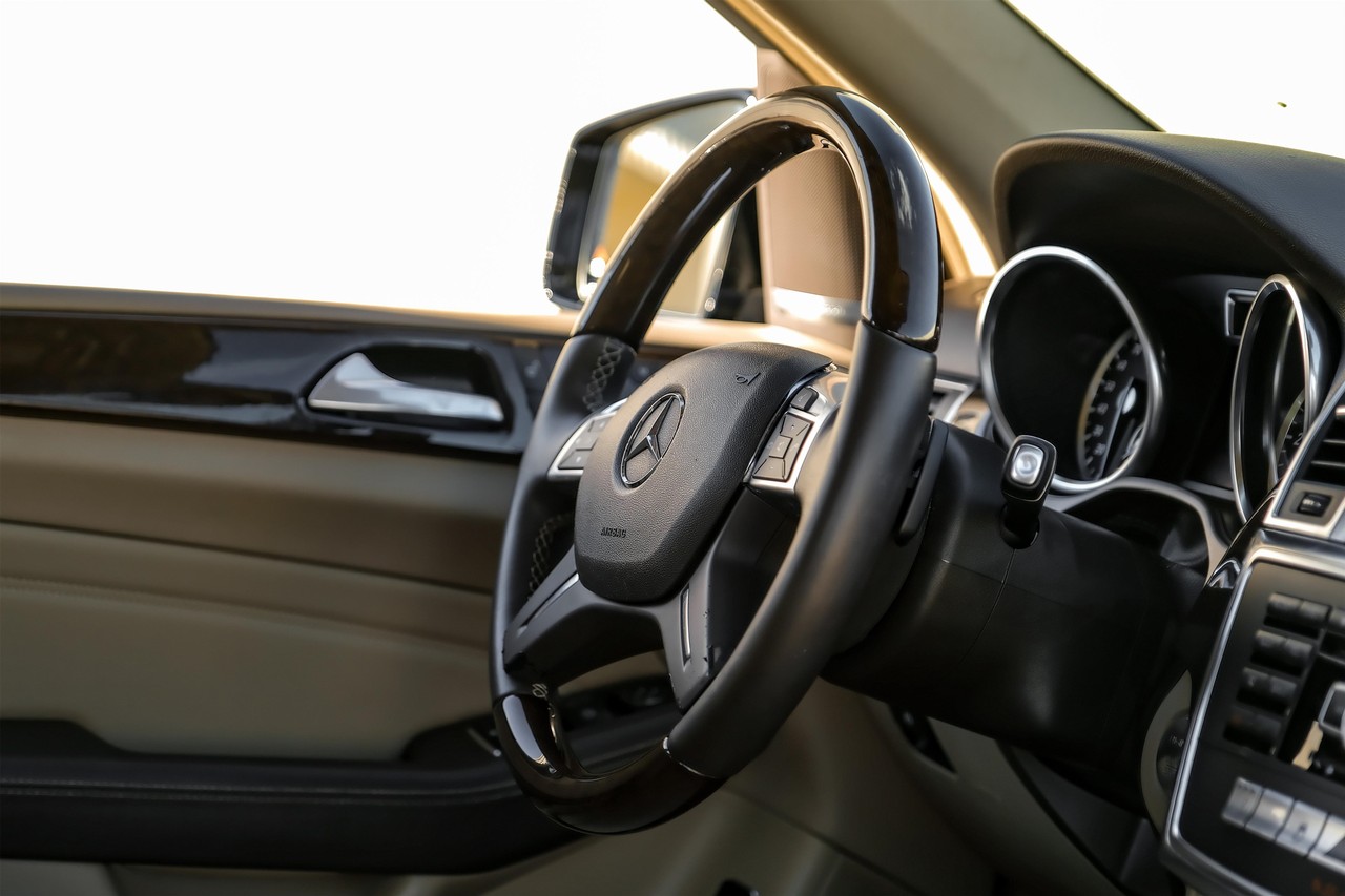 Mercedes-Benz ML 350 Vehicle Main Gallery Image 14