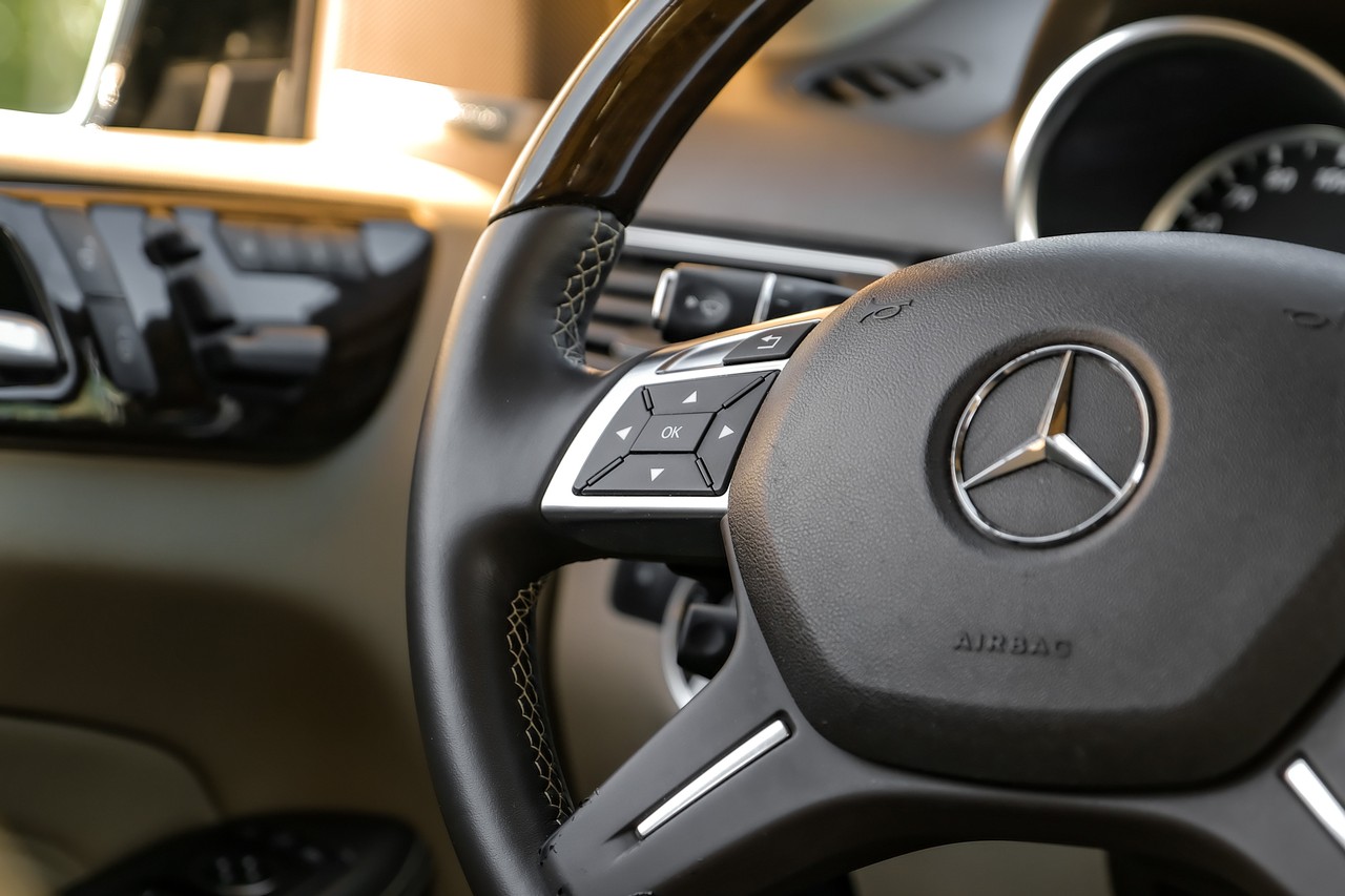 Mercedes-Benz ML 350 Vehicle Main Gallery Image 17