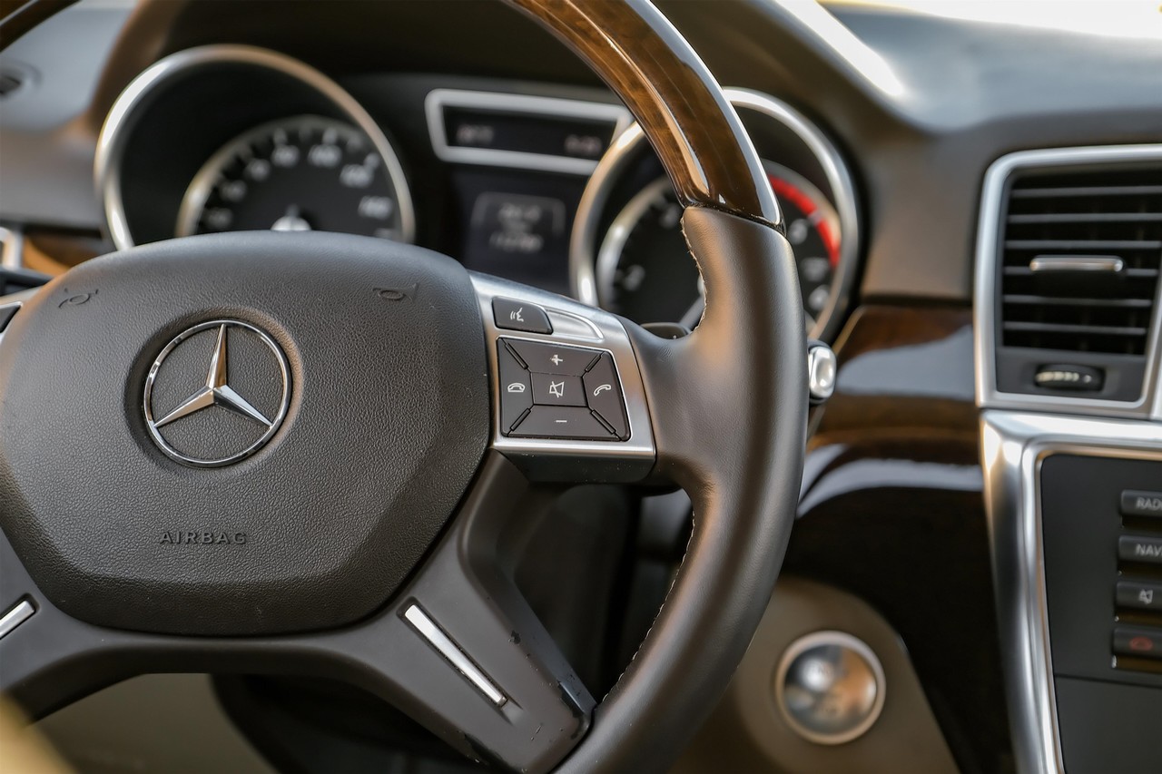 Mercedes-Benz ML 350 Vehicle Main Gallery Image 18