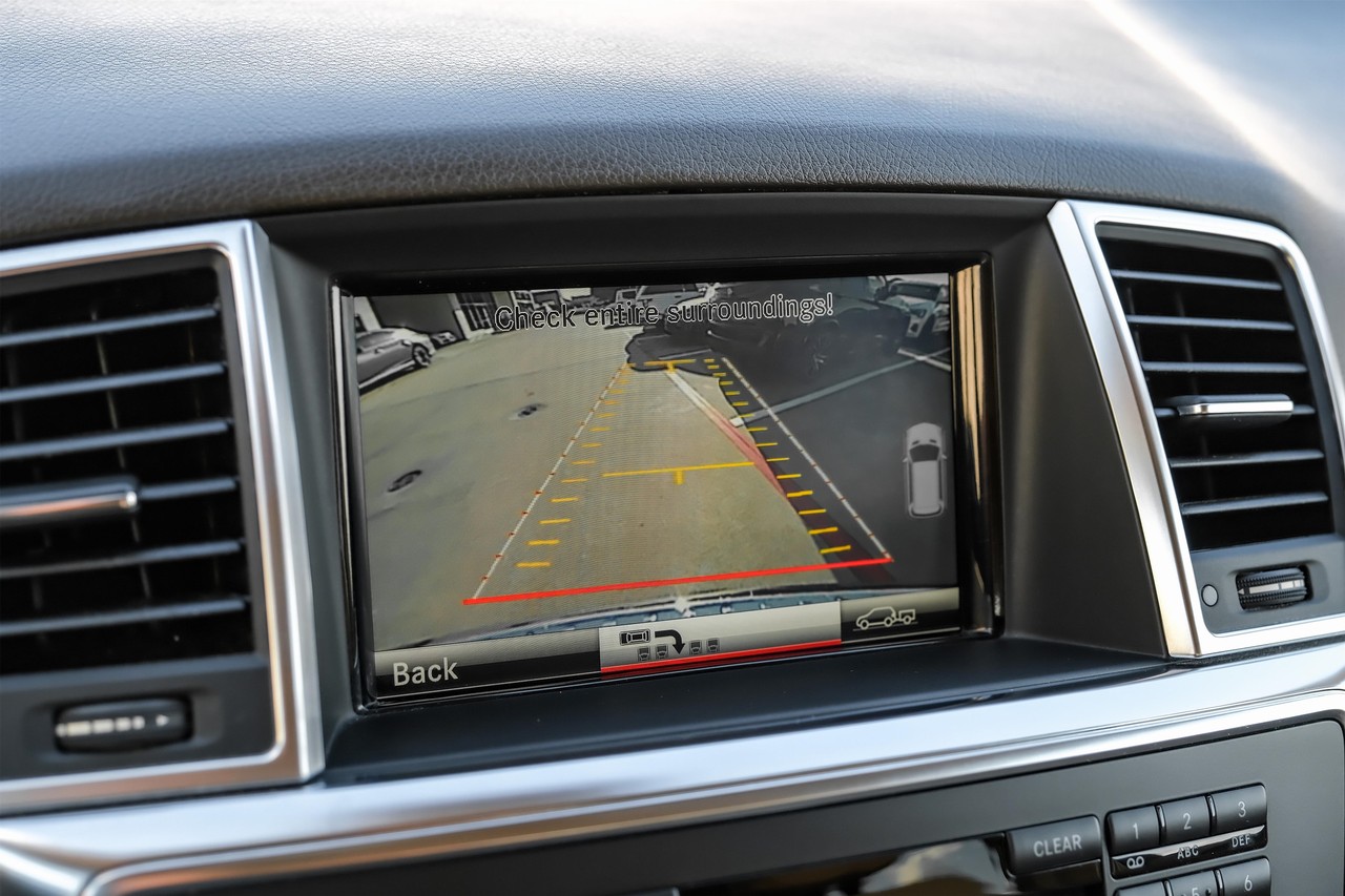 Mercedes-Benz ML 350 Vehicle Main Gallery Image 23