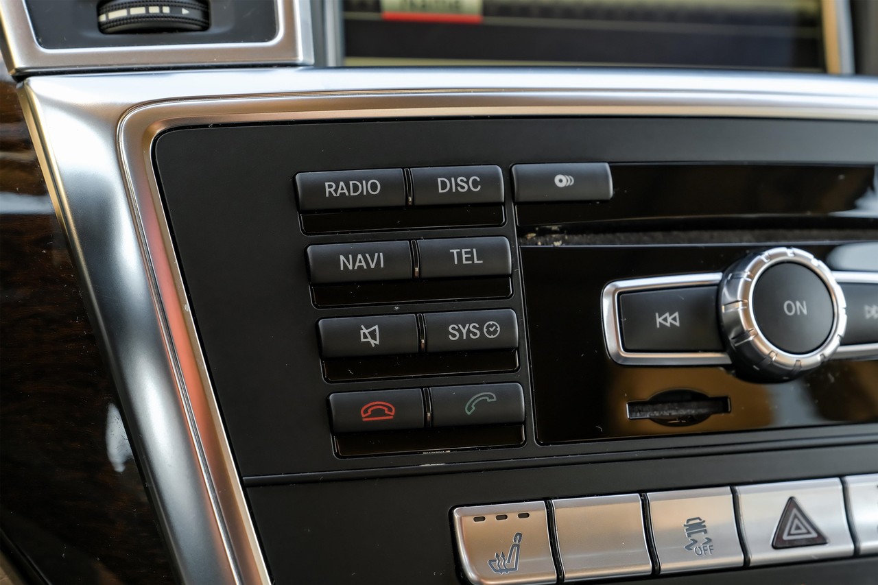 Mercedes-Benz ML 350 Vehicle Main Gallery Image 25
