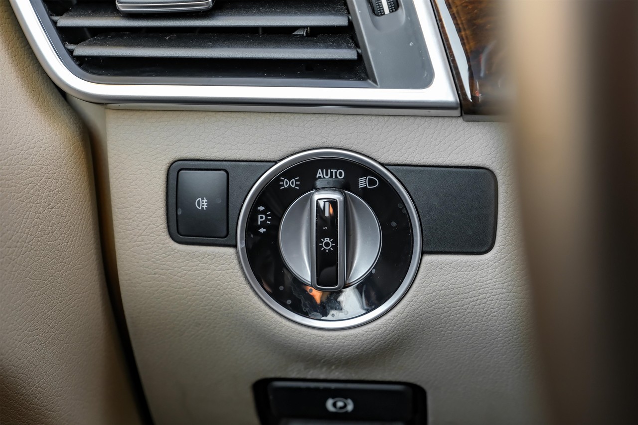 Mercedes-Benz ML 350 Vehicle Main Gallery Image 27
