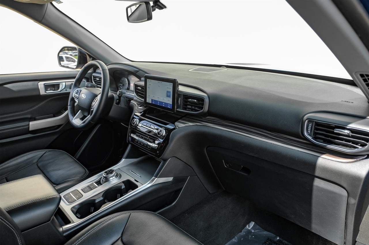 Ford Explorer Vehicle Main Gallery Image 12