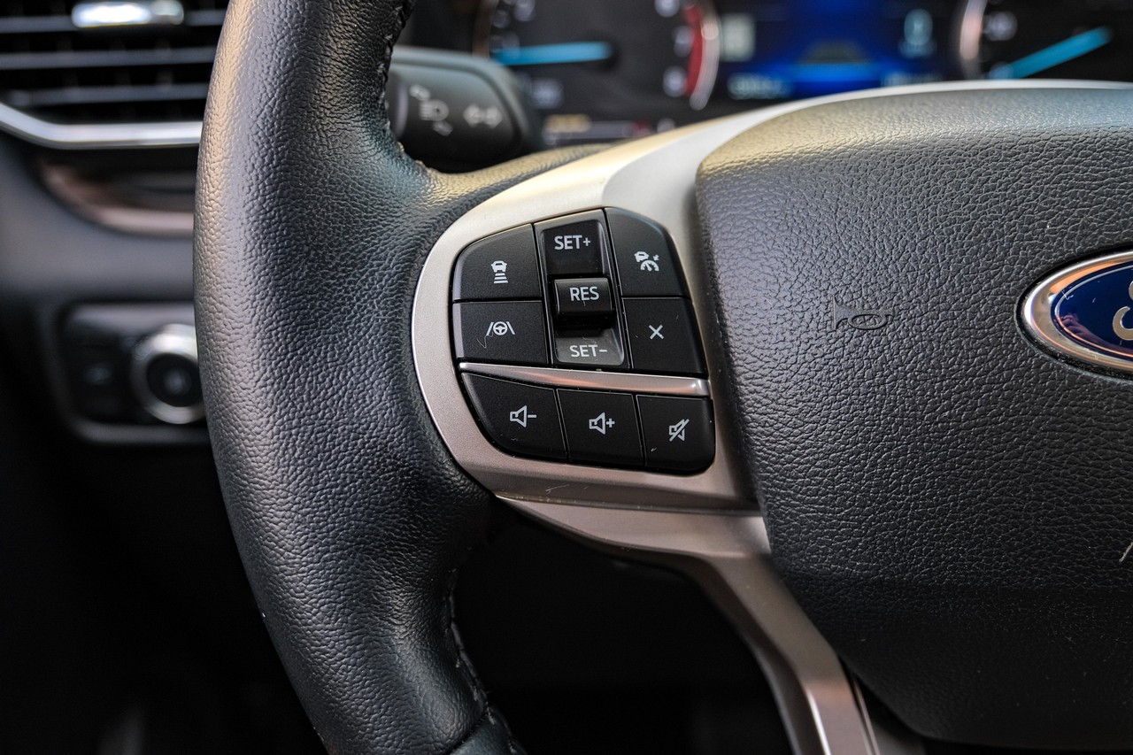 Ford Explorer Vehicle Main Gallery Image 16