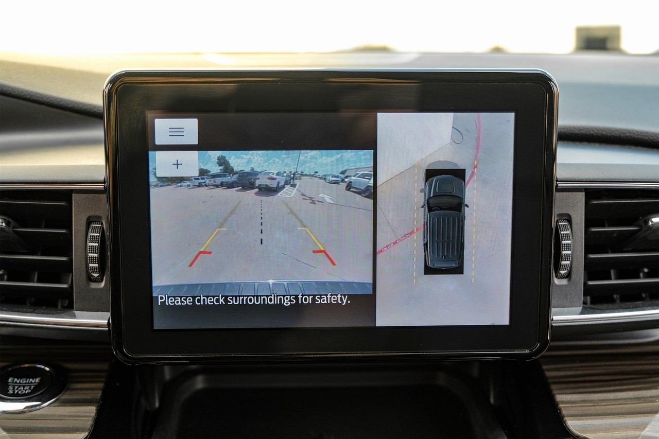 Ford Explorer Vehicle Main Gallery Image 22