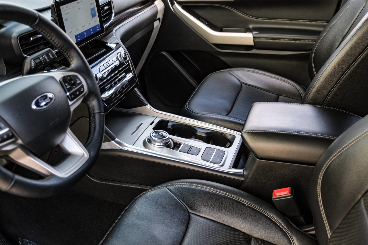 Ford Explorer Vehicle Main Gallery Image 24