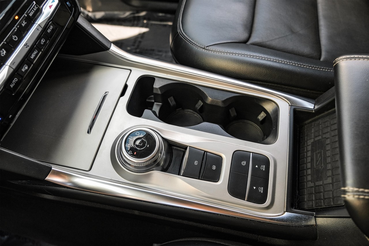 Ford Explorer Vehicle Main Gallery Image 25
