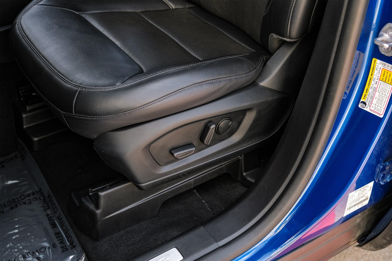 Ford Explorer Vehicle Main Gallery Image 32