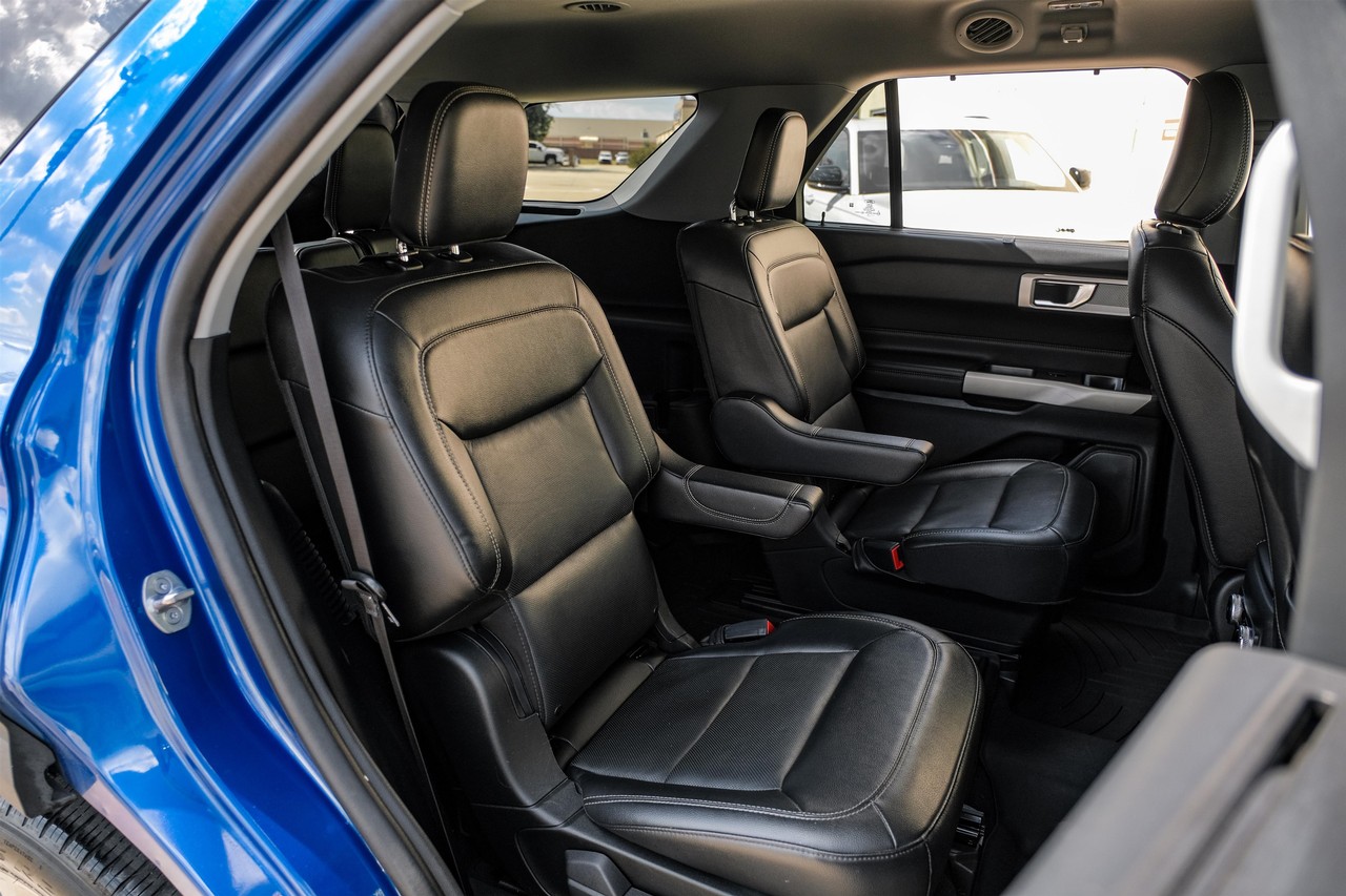 Ford Explorer Vehicle Main Gallery Image 35