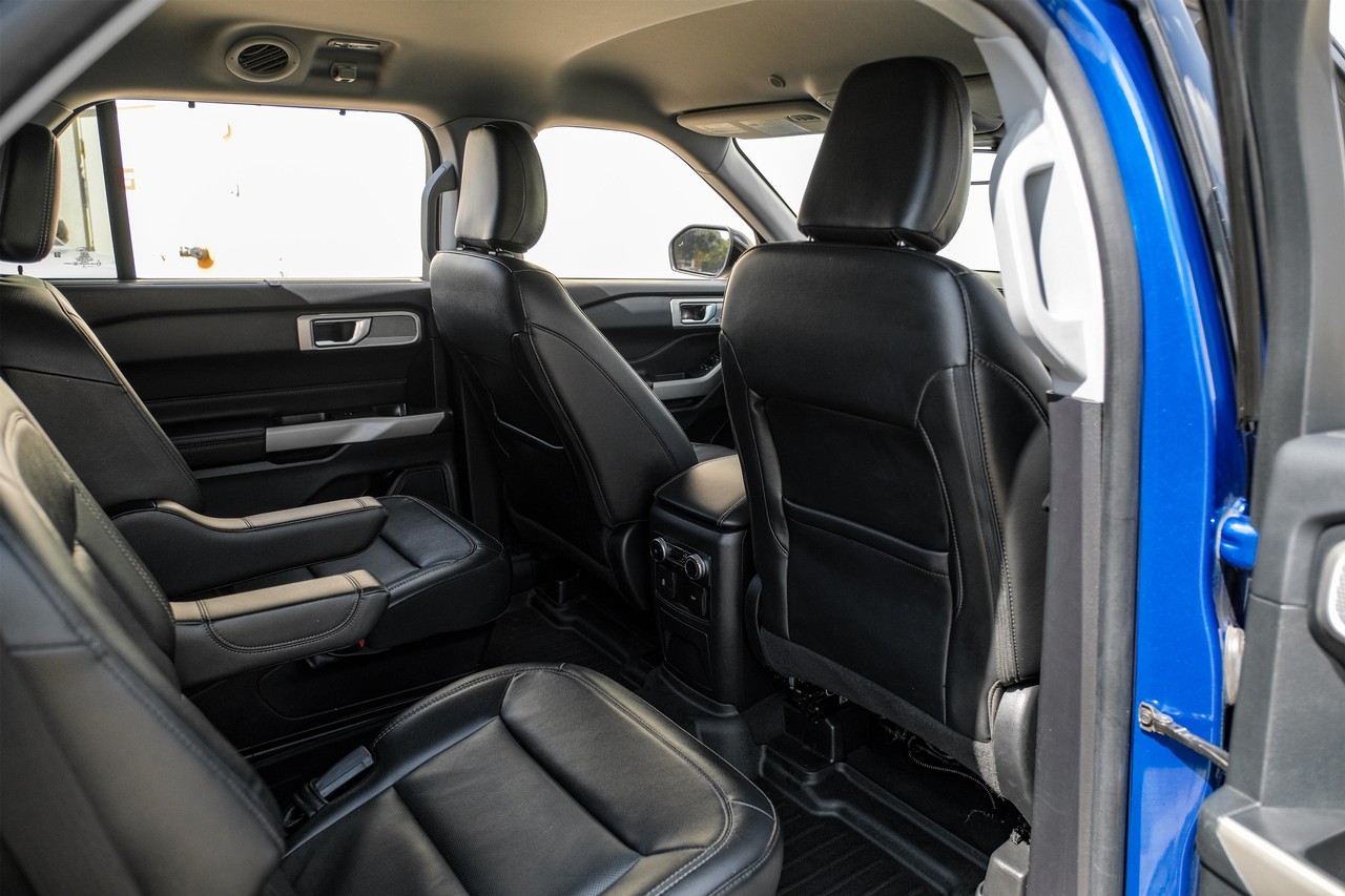 Ford Explorer Vehicle Main Gallery Image 36