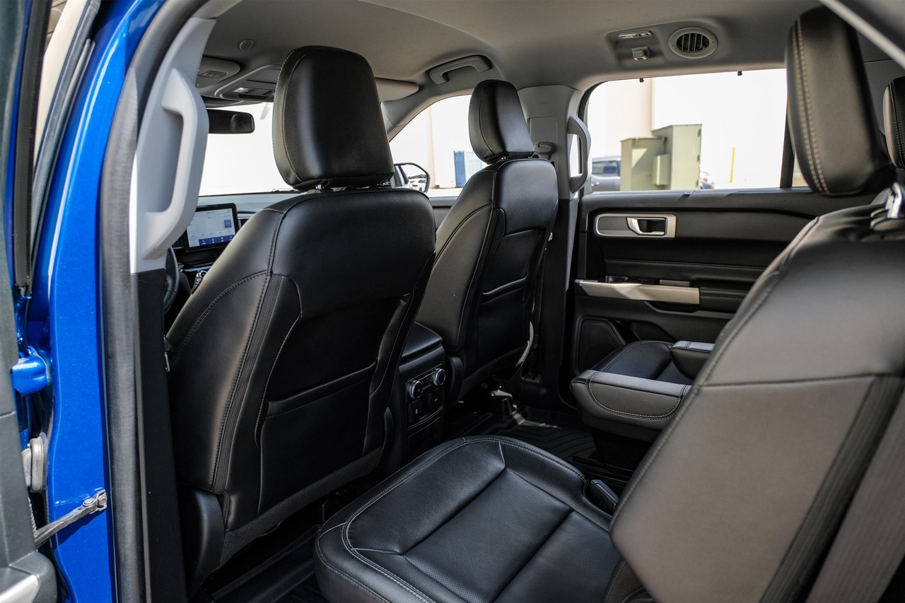 Ford Explorer Vehicle Main Gallery Image 38