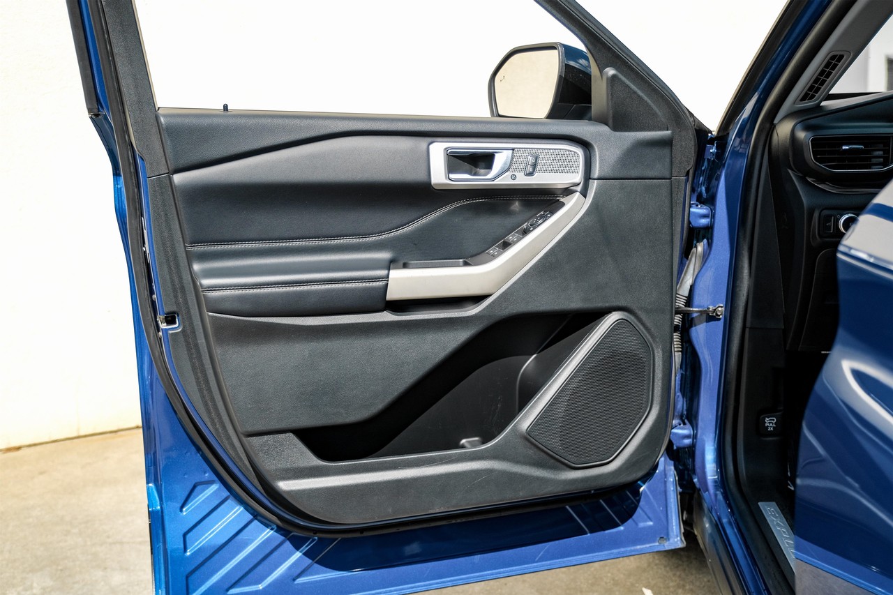 Ford Explorer Vehicle Main Gallery Image 42