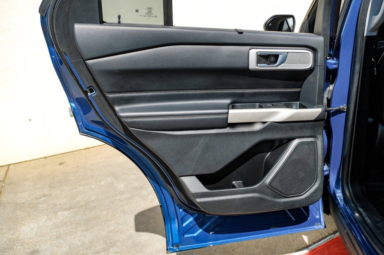 Ford Explorer Vehicle Main Gallery Image 45