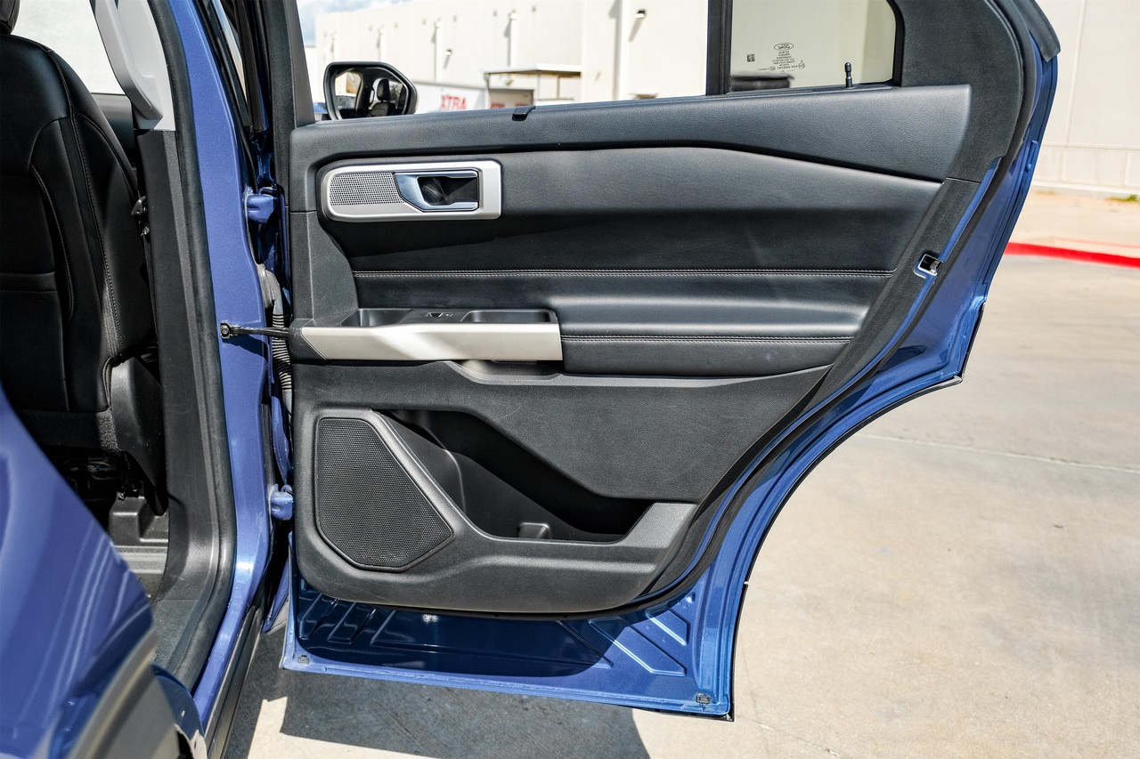 Ford Explorer Vehicle Main Gallery Image 46