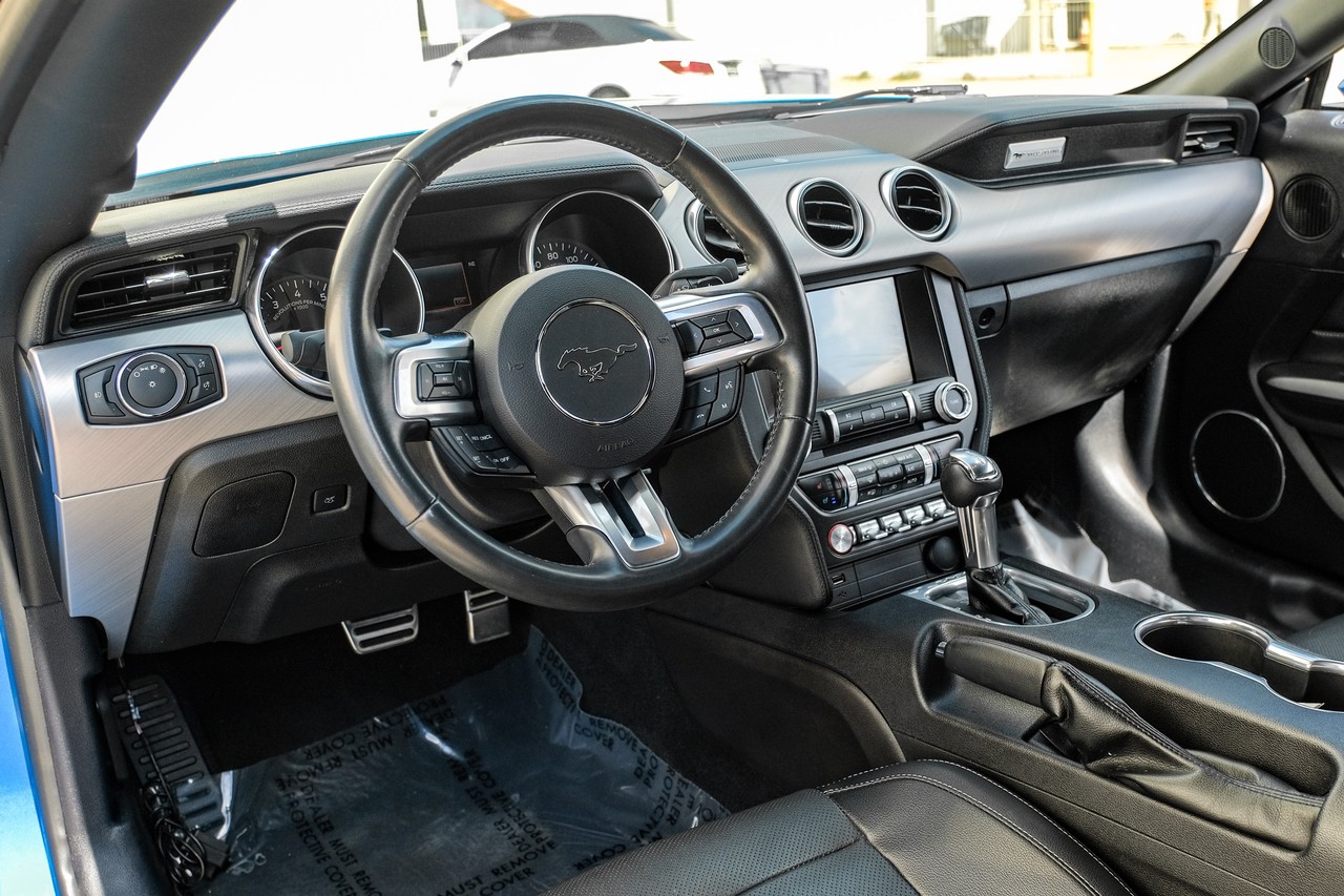 Ford Mustang Vehicle Main Gallery Image 03