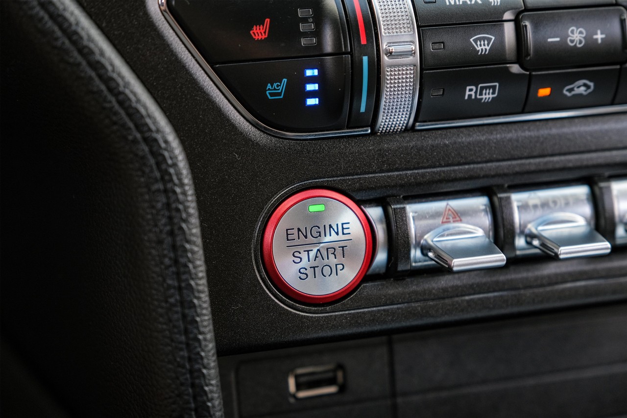 Ford Mustang Vehicle Main Gallery Image 19
