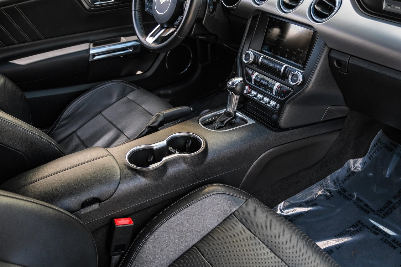 Ford Mustang Vehicle Main Gallery Image 22
