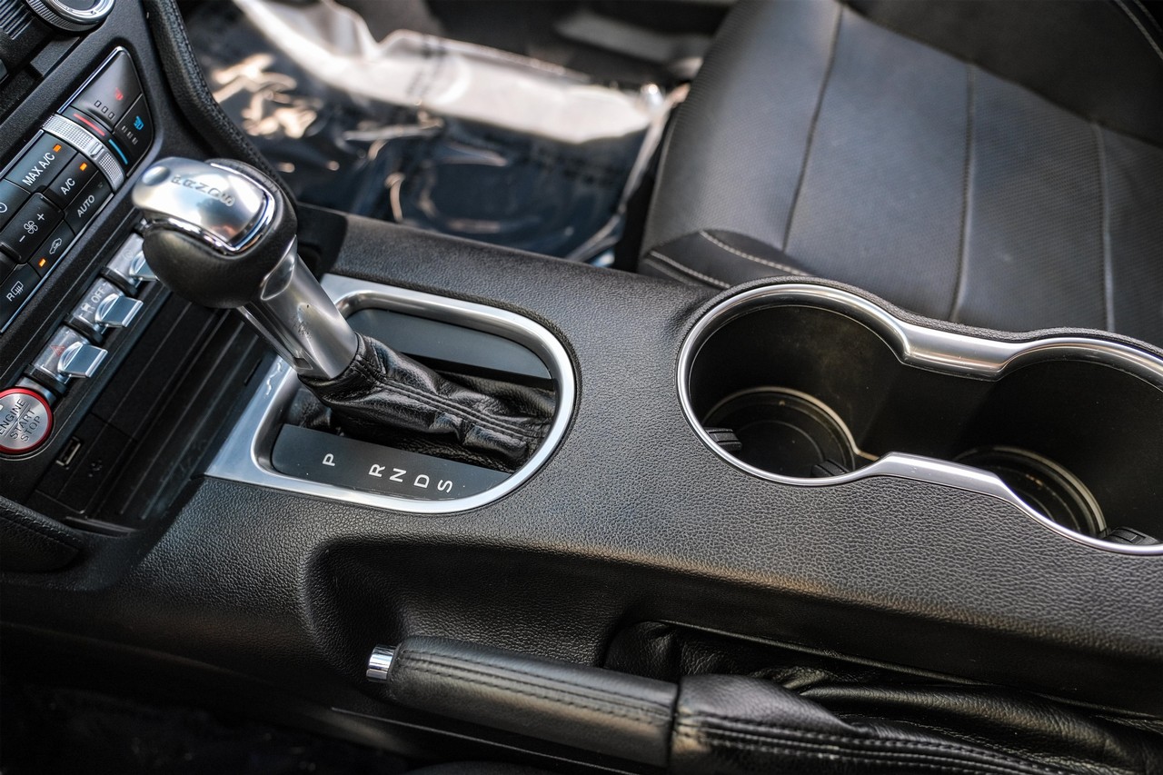 Ford Mustang Vehicle Main Gallery Image 24