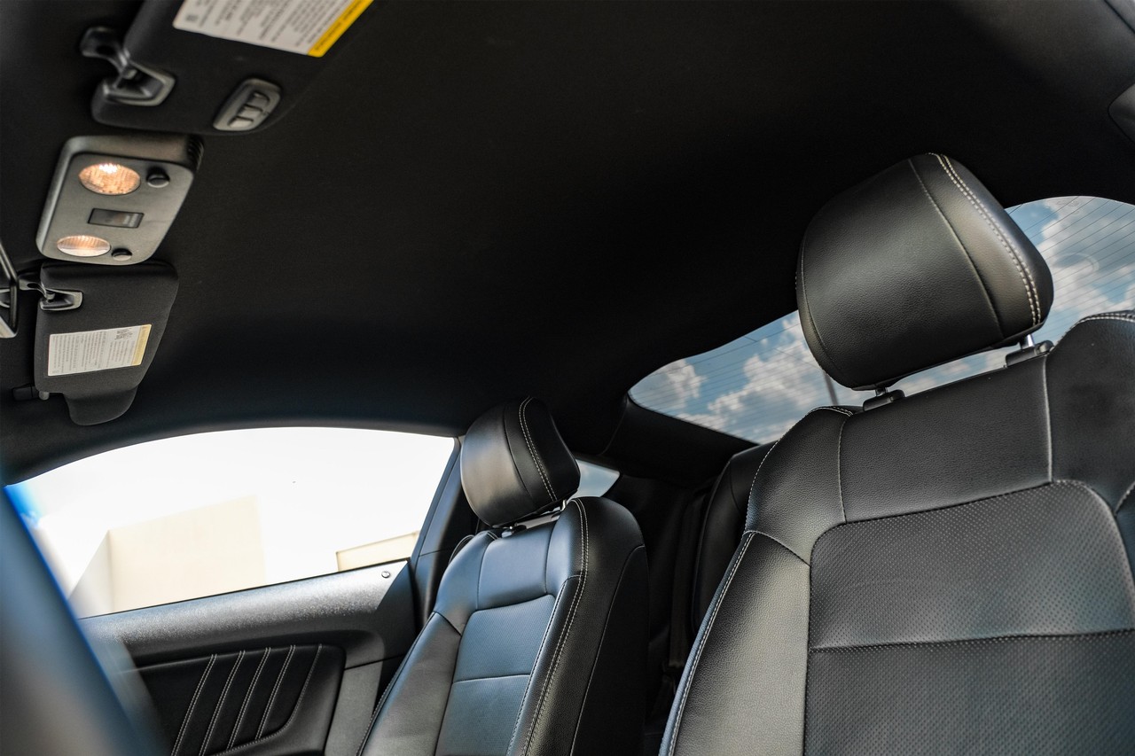 Ford Mustang Vehicle Main Gallery Image 29