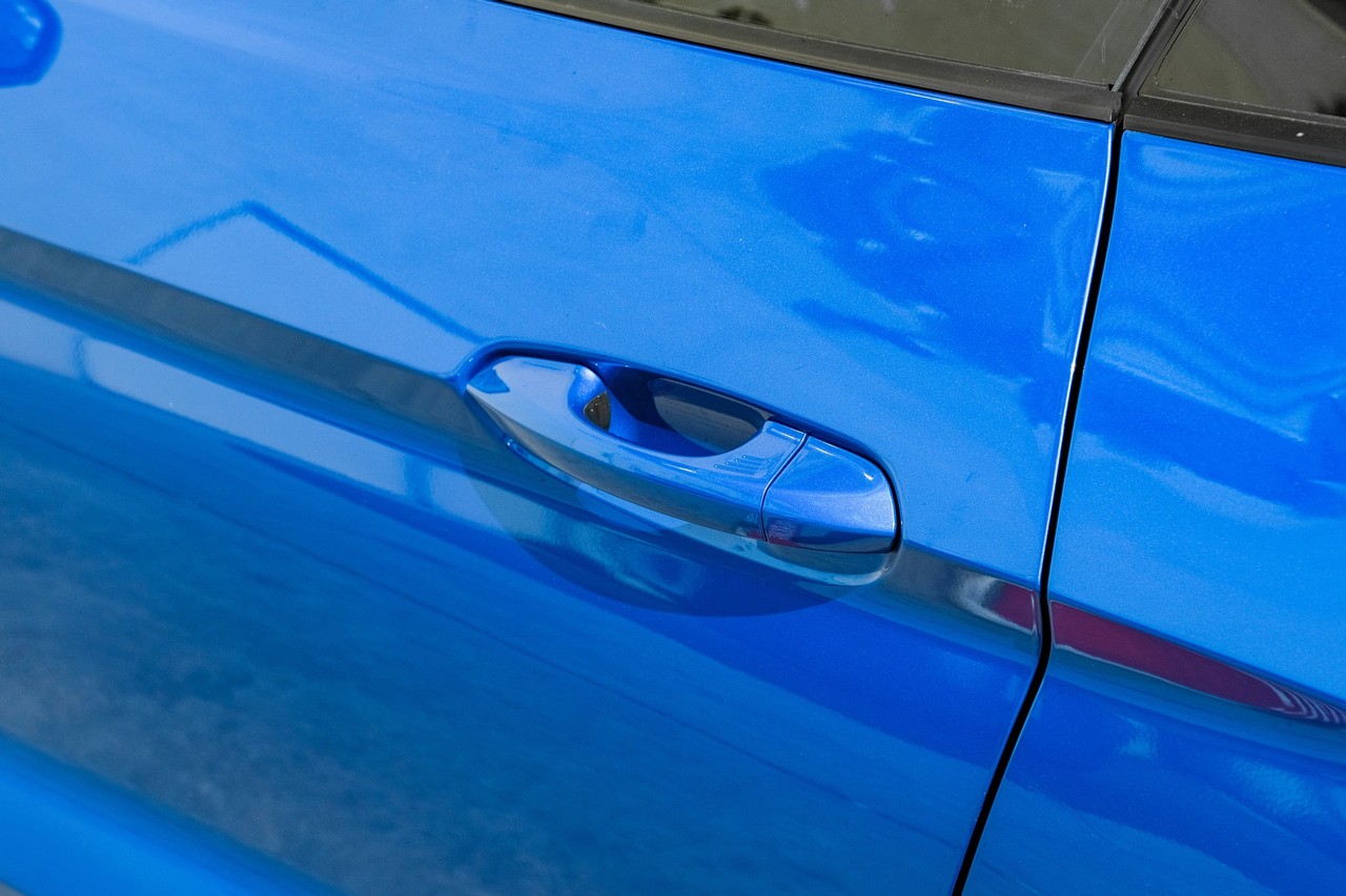 Ford Mustang Vehicle Main Gallery Image 35