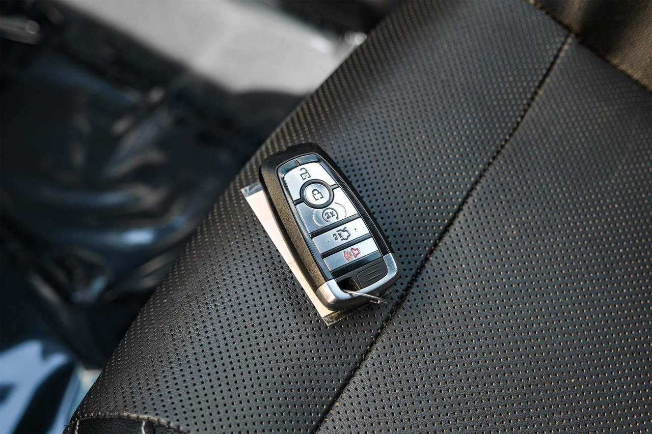 Ford Mustang Vehicle Main Gallery Image 48