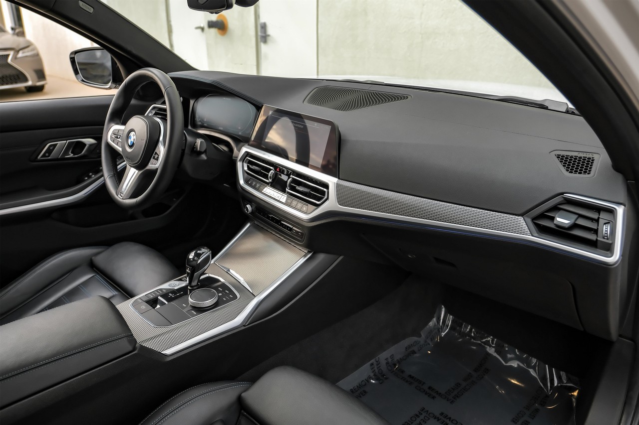 BMW 3 Series Vehicle Main Gallery Image 13