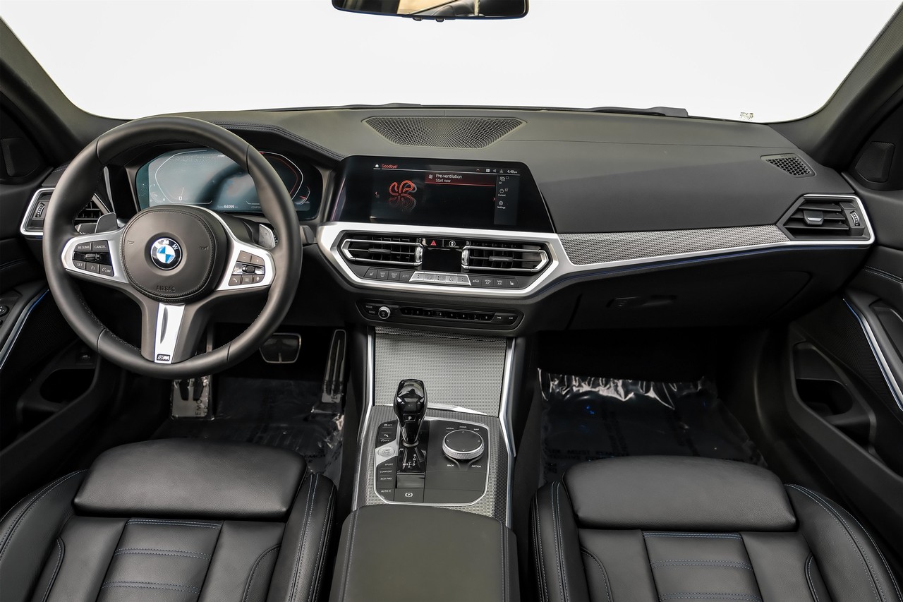 BMW 3 Series Vehicle Main Gallery Image 15