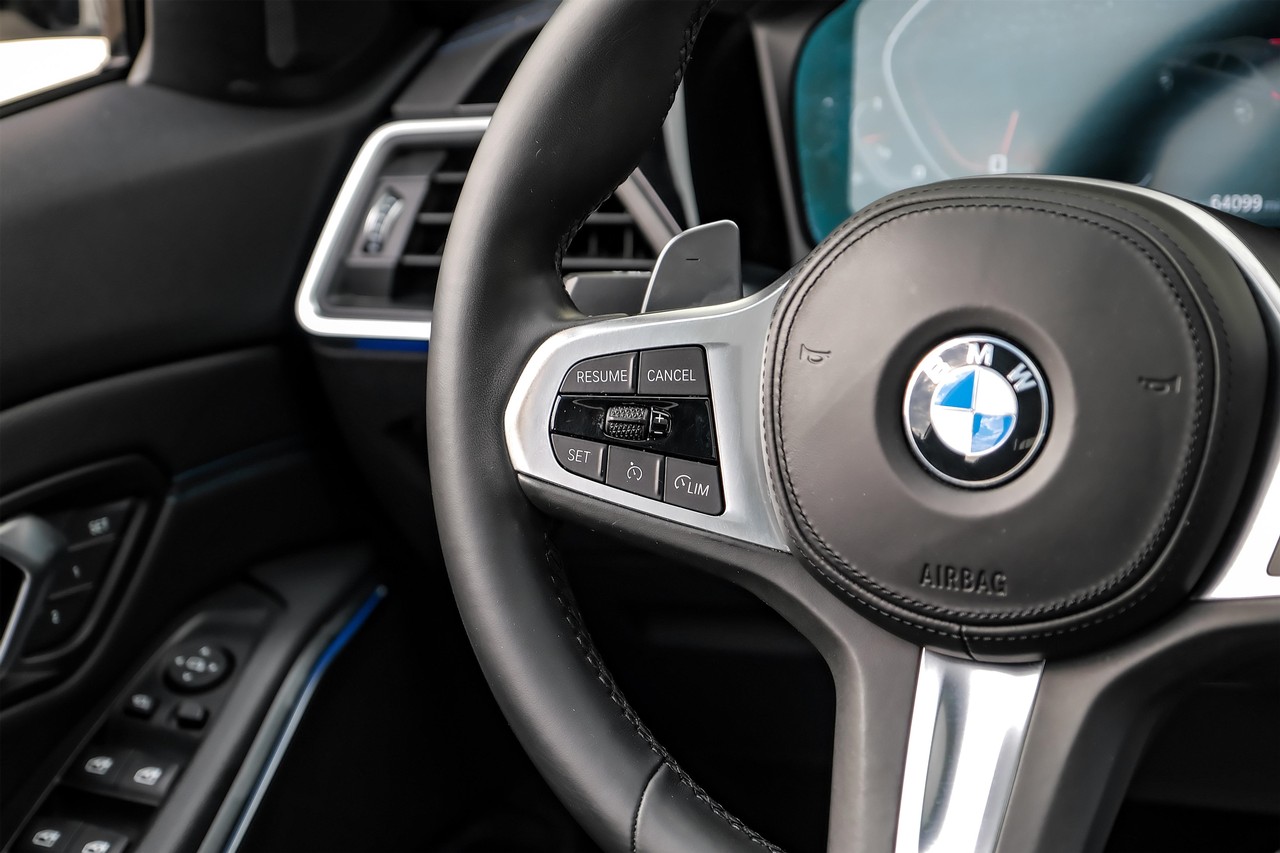 BMW 3 Series Vehicle Main Gallery Image 17