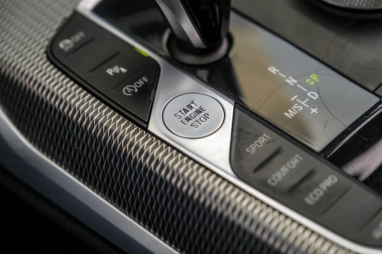BMW 3 Series Vehicle Main Gallery Image 21