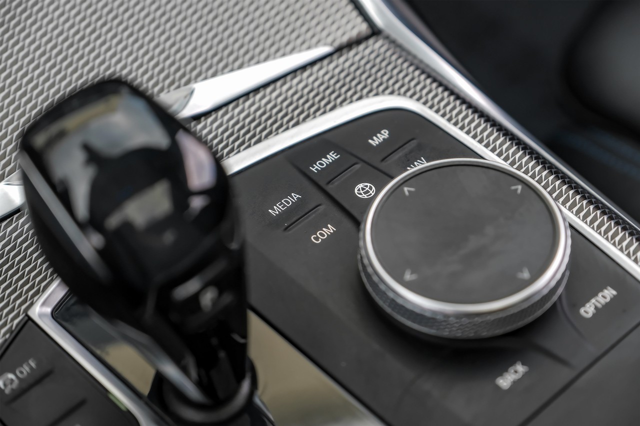 BMW 3 Series Vehicle Main Gallery Image 27
