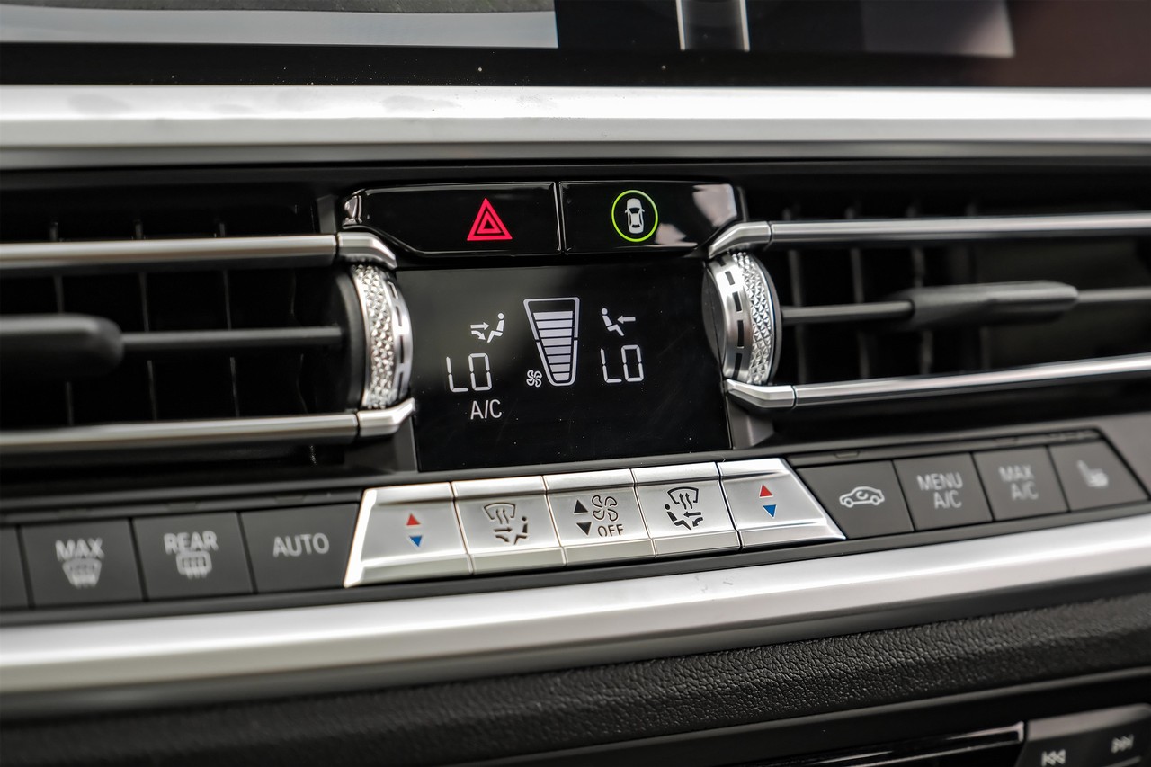 BMW 3 Series Vehicle Main Gallery Image 28