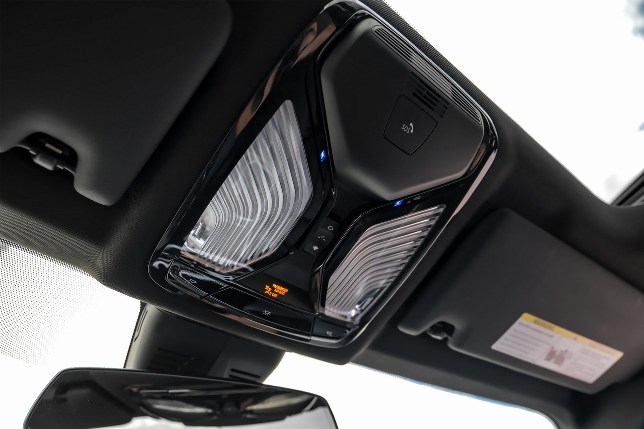 BMW 3 Series Vehicle Main Gallery Image 30