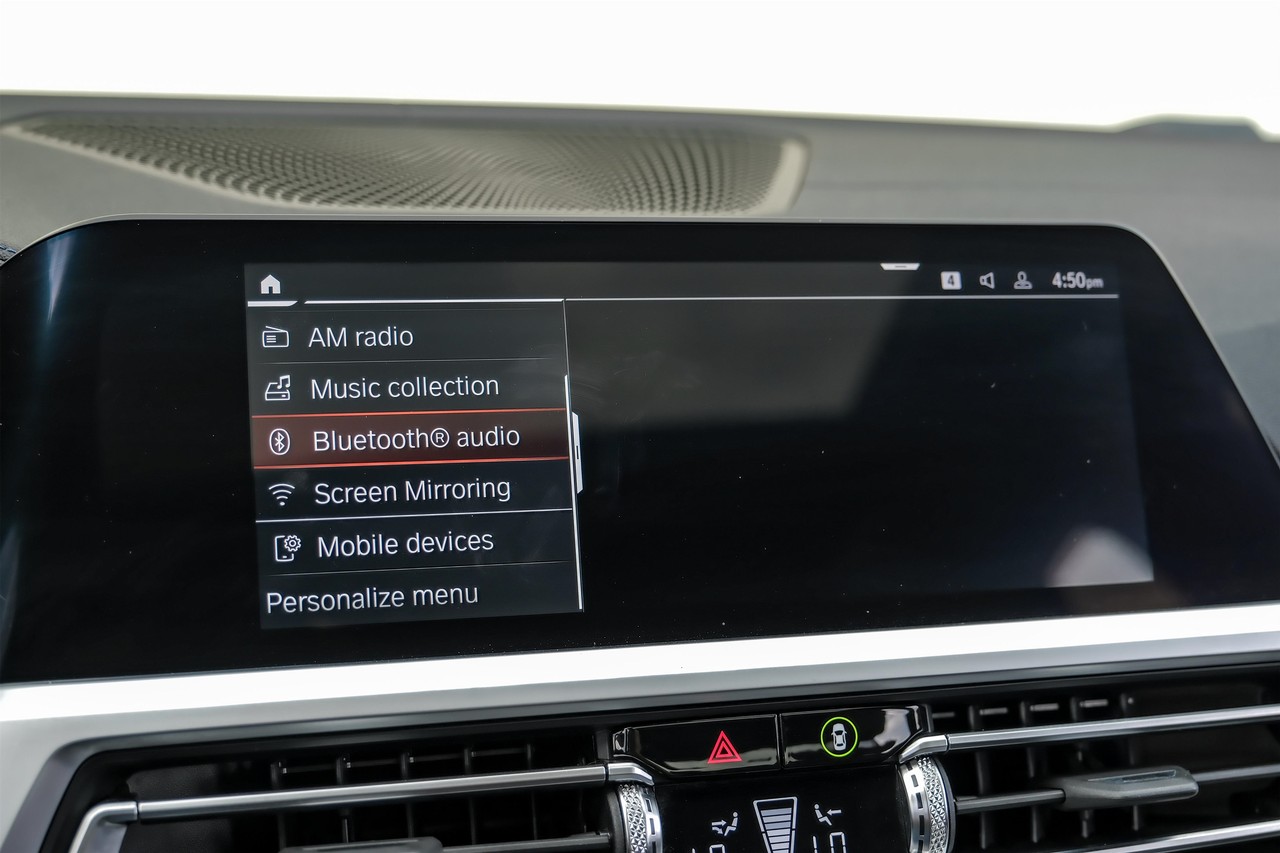 BMW 3 Series Vehicle Main Gallery Image 31