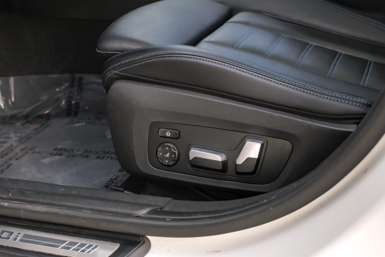 BMW 3 Series Vehicle Main Gallery Image 35