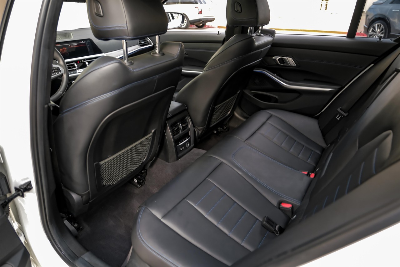 BMW 3 Series Vehicle Main Gallery Image 41