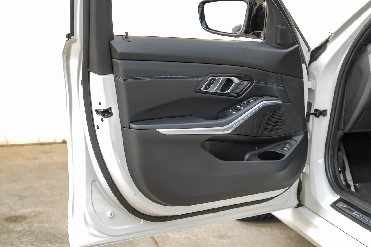 BMW 3 Series Vehicle Main Gallery Image 45