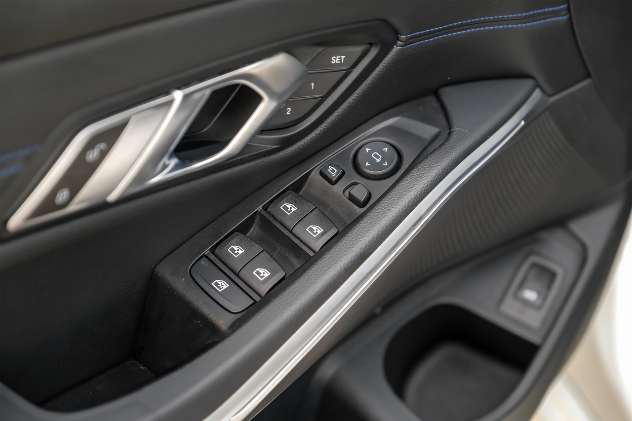 BMW 3 Series Vehicle Main Gallery Image 46