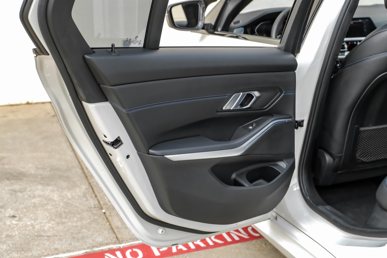 BMW 3 Series Vehicle Main Gallery Image 47