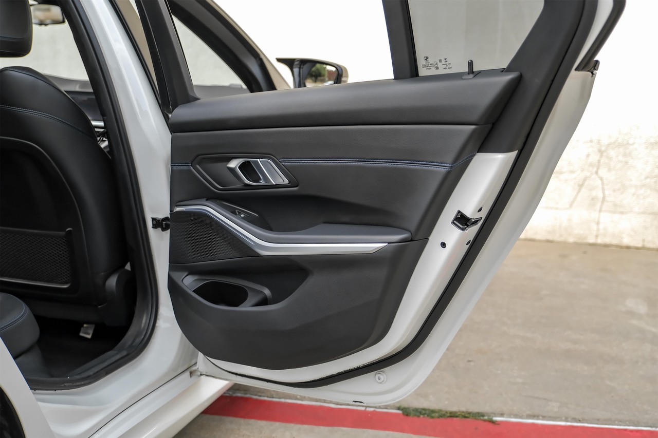 BMW 3 Series Vehicle Main Gallery Image 48