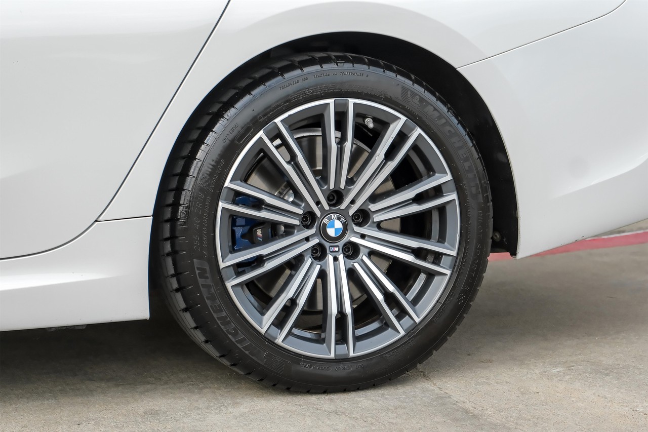 BMW 3 Series Vehicle Main Gallery Image 57