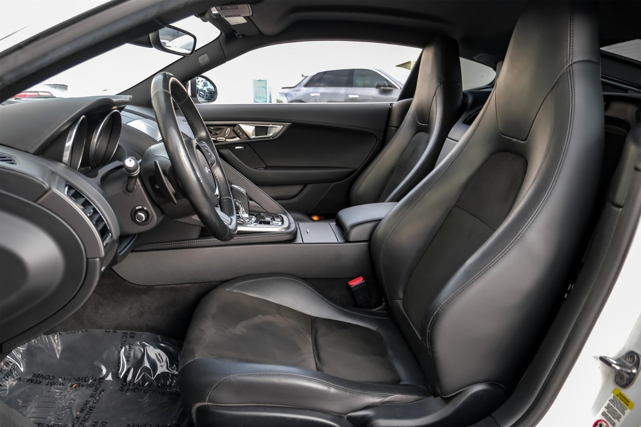 2017 Jaguar F-TYPE Premium photo 3