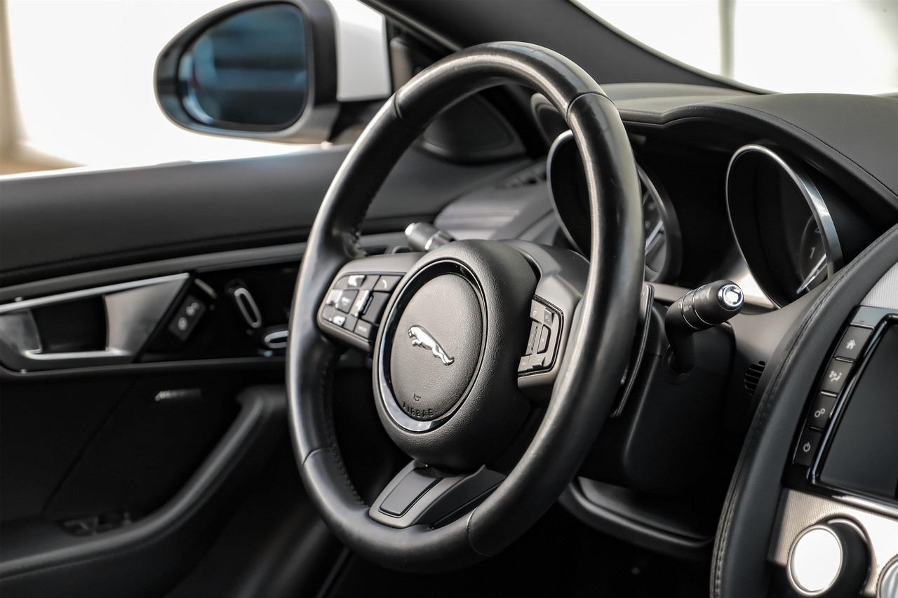 Jaguar F-Type Vehicle Main Gallery Image 13