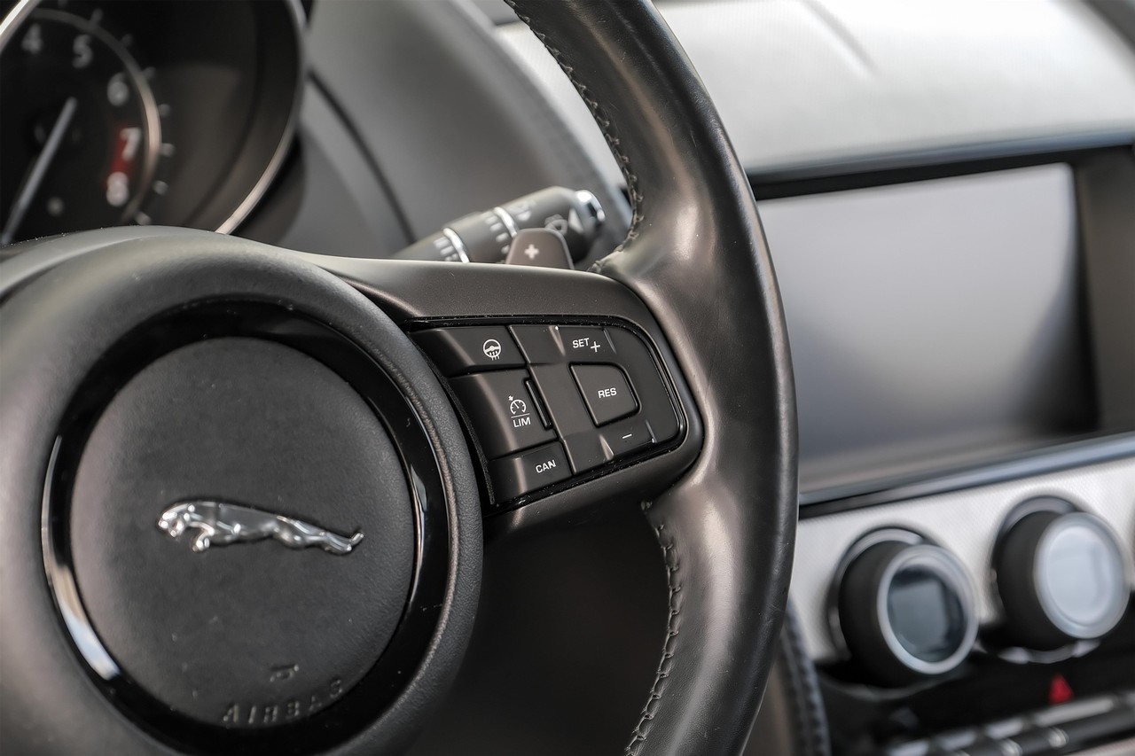 Jaguar F-Type Vehicle Main Gallery Image 15