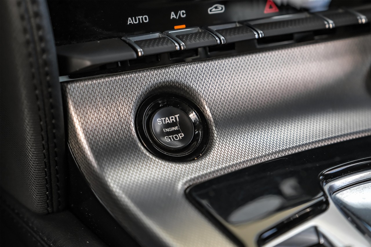Jaguar F-Type Vehicle Main Gallery Image 18