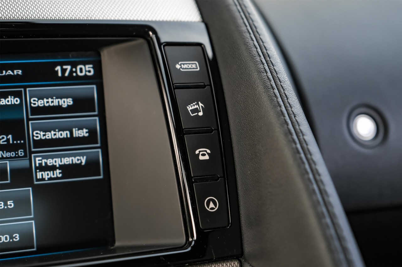 Jaguar F-Type Vehicle Main Gallery Image 23