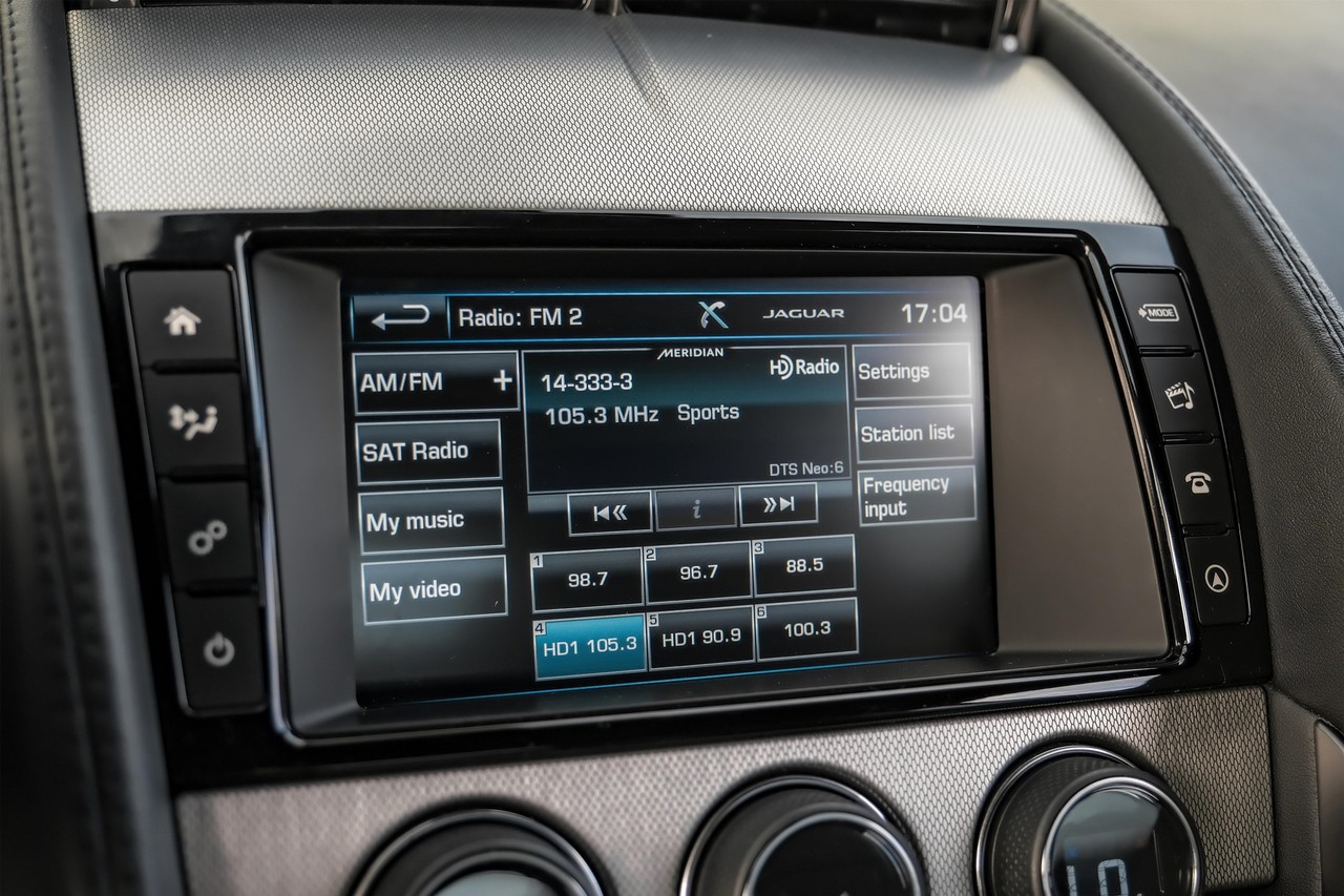 Jaguar F-Type Vehicle Main Gallery Image 31