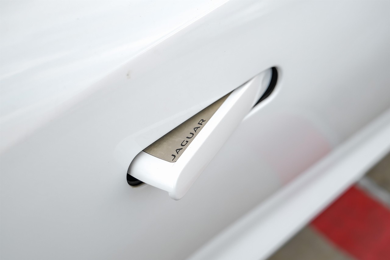 Jaguar F-Type Vehicle Main Gallery Image 36