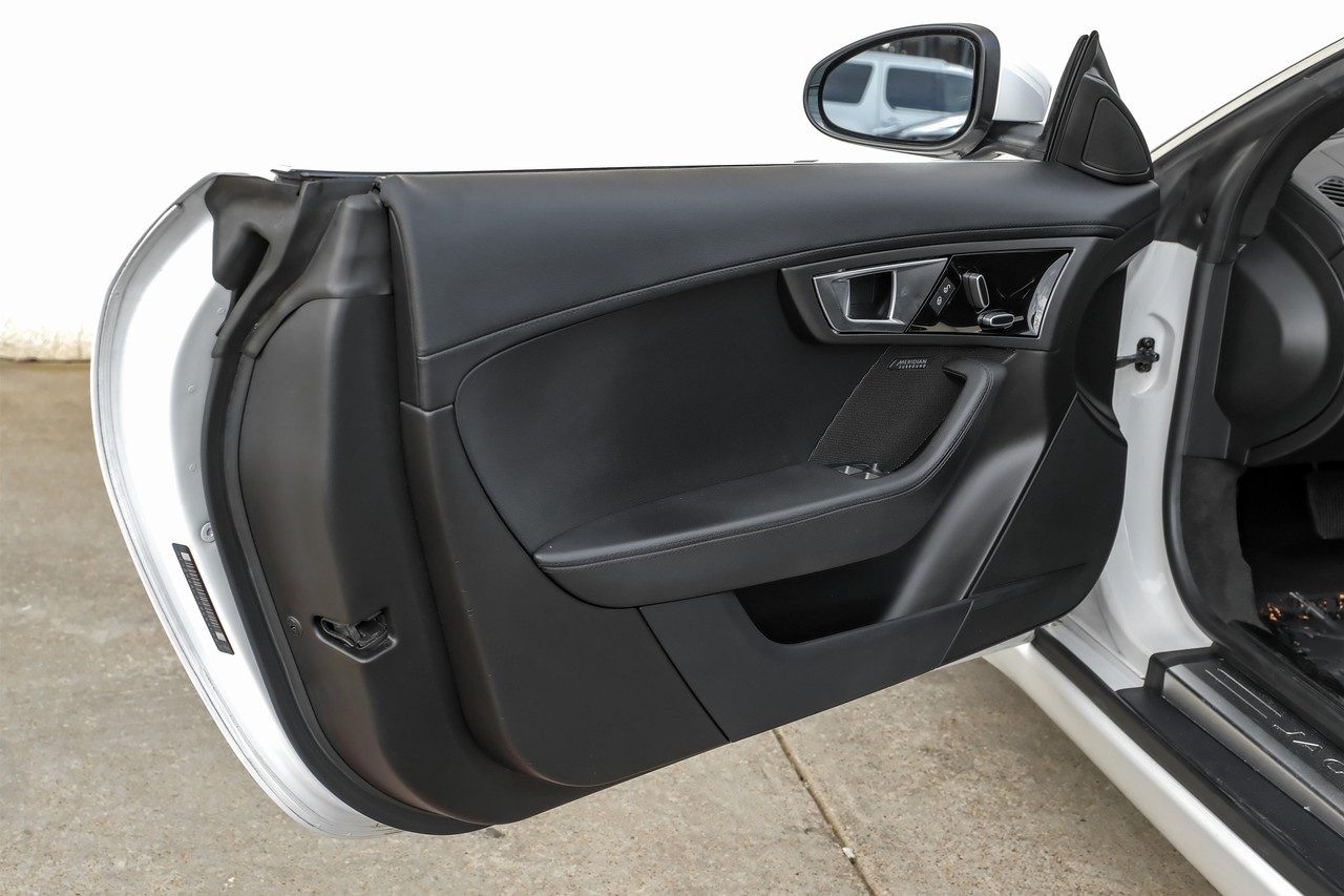 Jaguar F-Type Vehicle Main Gallery Image 38