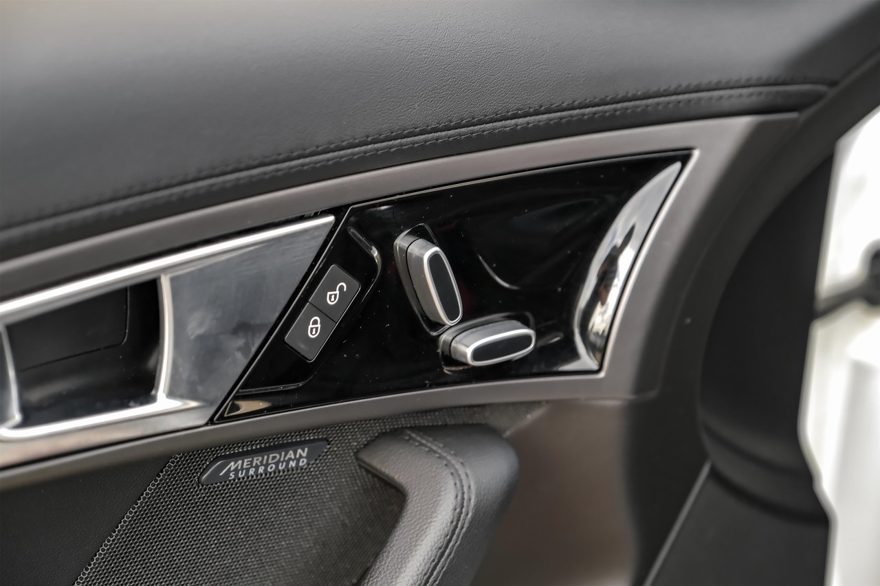 Jaguar F-Type Vehicle Main Gallery Image 39
