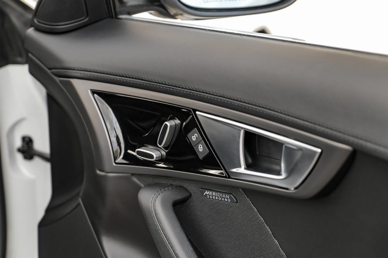 Jaguar F-Type Vehicle Main Gallery Image 40